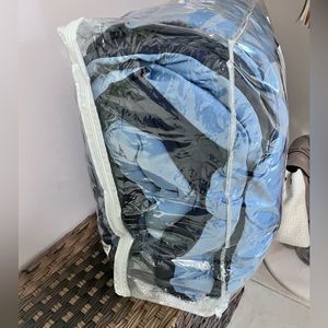 FREE SHIPPING TIL SUNDAY. Martha Stewart Reversible Comforter.Full/Queen. ULN